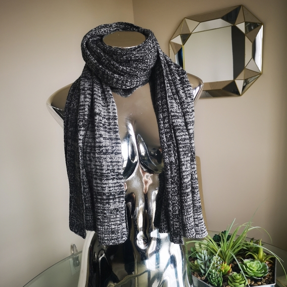 🧣 3 For 1 Scarves 🧣 - Picture 7 of 8